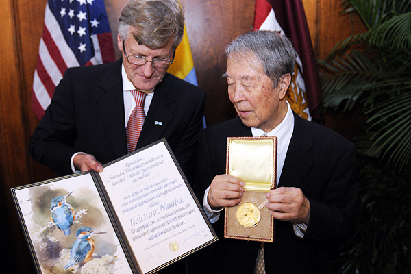 Hafström presents Nambu with his diploma and medal